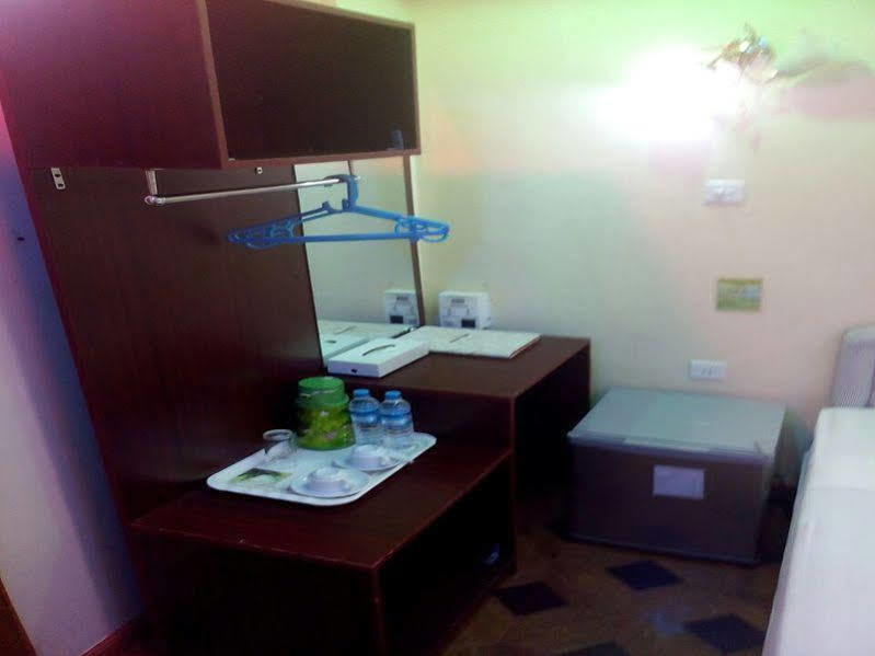 New Golden Forward Hotel Yangon Exterior foto